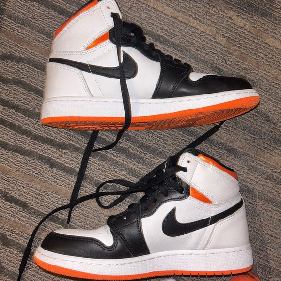 Air Jordan 1 Electro Orange | size 8 women's or 6.5 men's - Picture 3 of 6